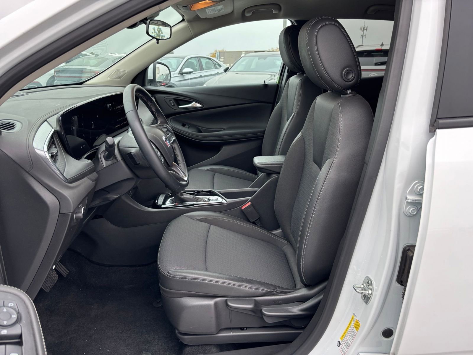 Used 2025 Buick Encore GX Preferred image 24