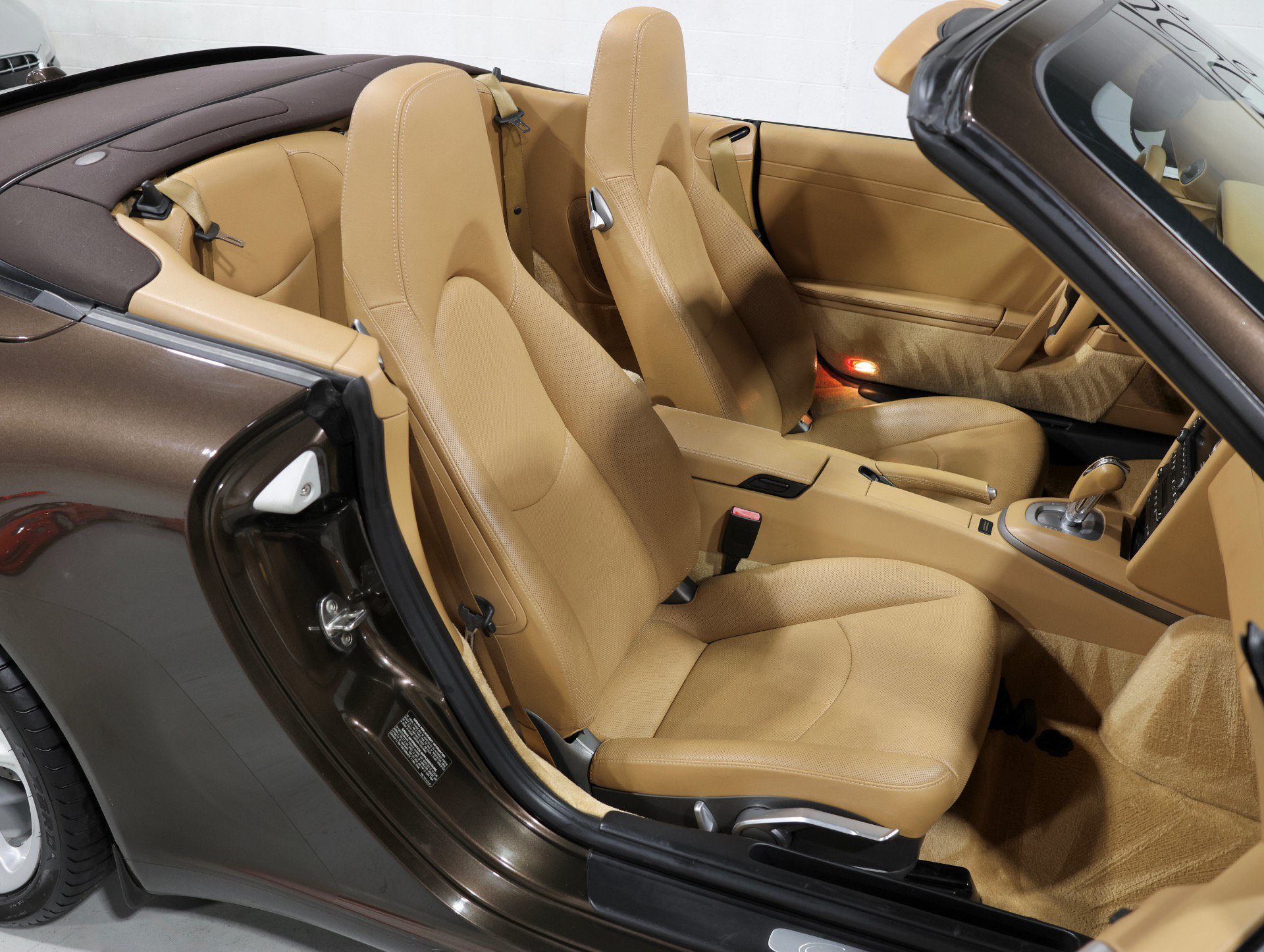 Used 2011 Porsche 911 Cabriolet image 32