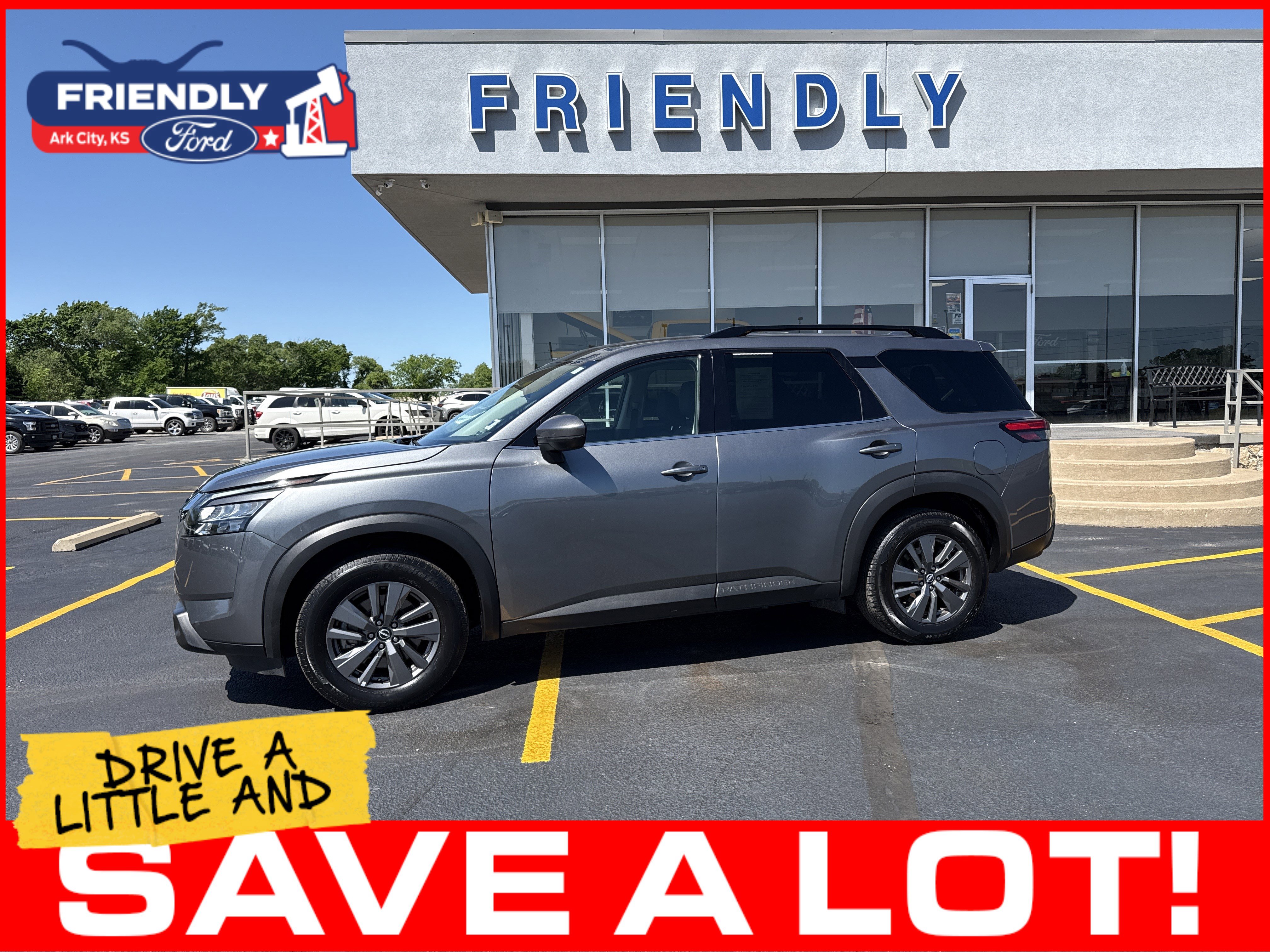 Used 2024 Nissan Pathfinder SV FWD image 2
