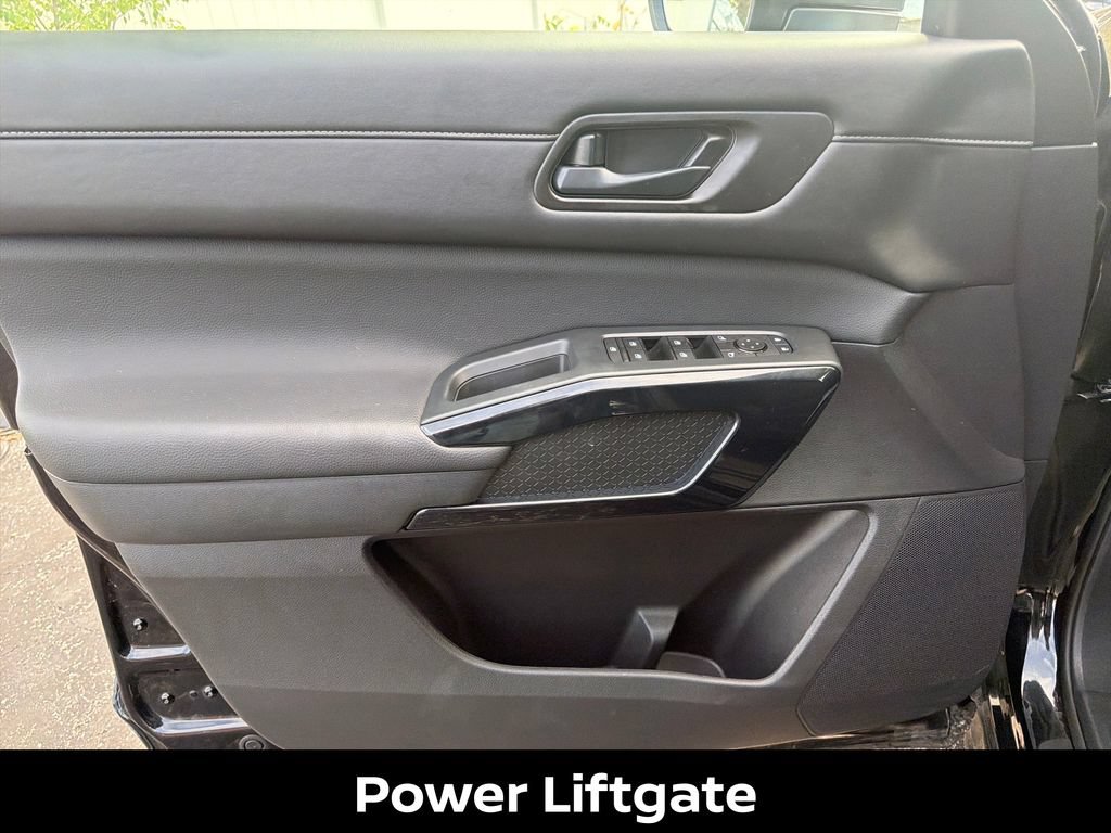Certified 2025 Nissan Pathfinder SV w/ SV Premium Package FWD image 12