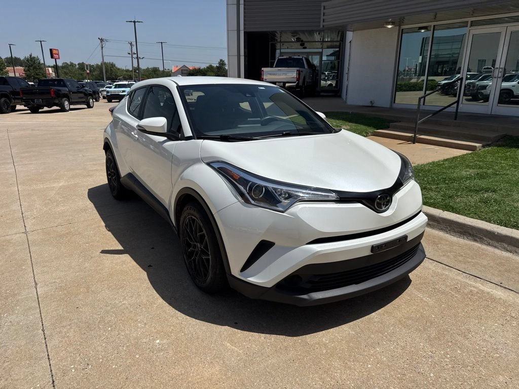 Used 2019 Toyota C-HR LE FWD image 1