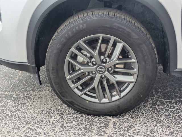 Used 2024 Nissan Rogue S image 11