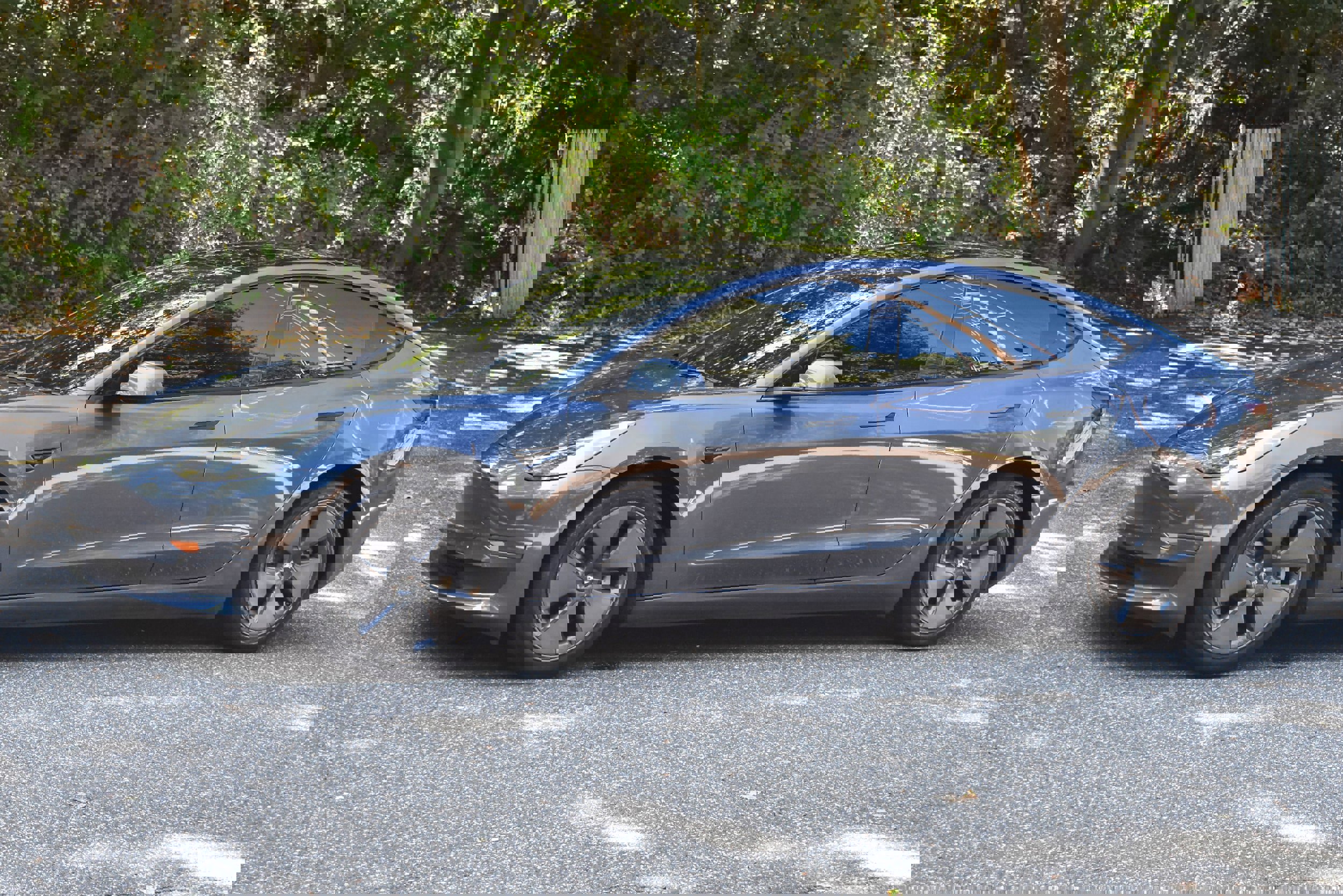 Used 2022 Tesla Model 3 Standard Range image 2