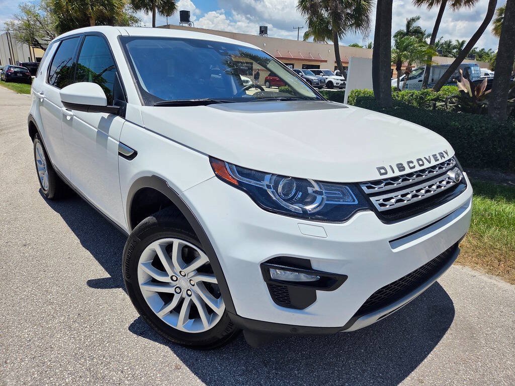 Used 2017 Land Rover Discovery Sport HSE AWD/4WD image 2