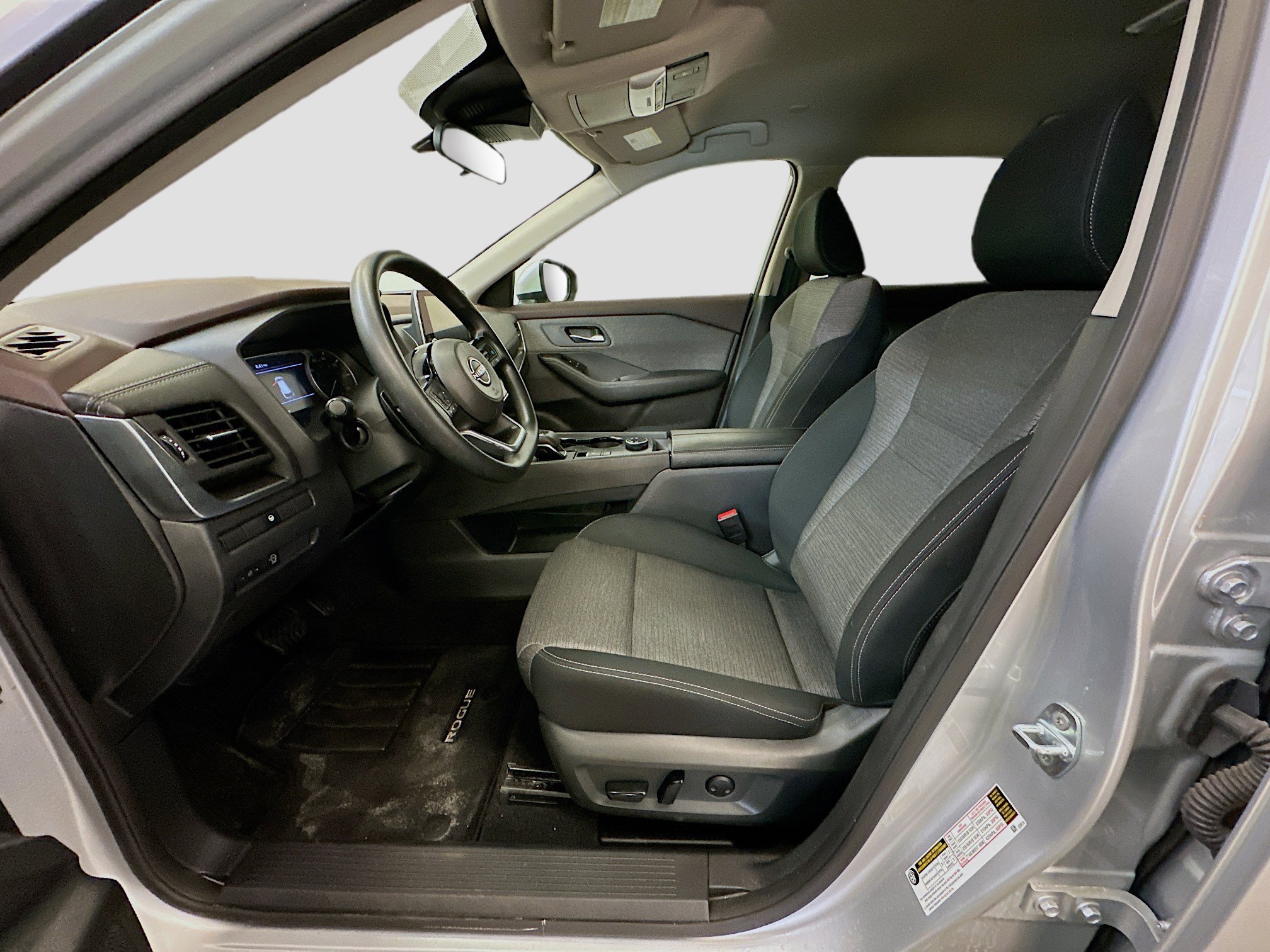 Used 2023 Nissan Rogue SV image 13