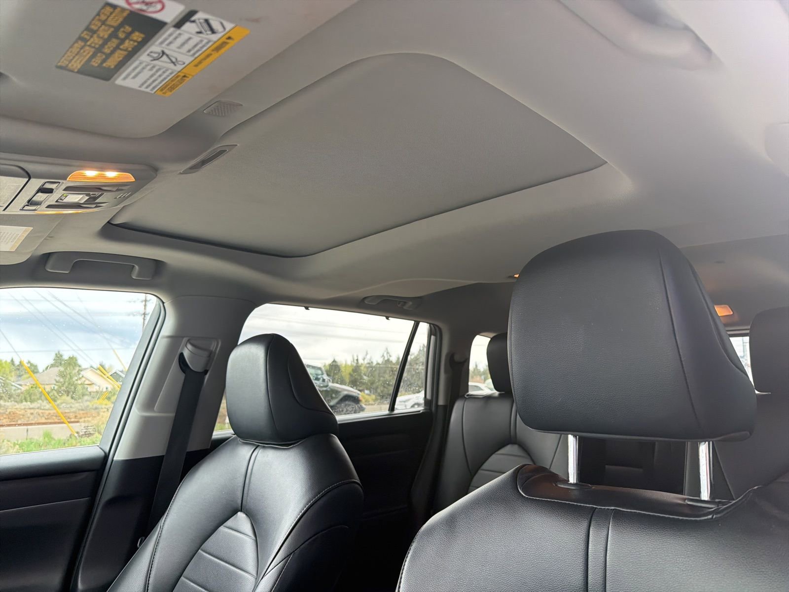 Used 2022 Toyota Highlander XLE AWD/4WD image 17