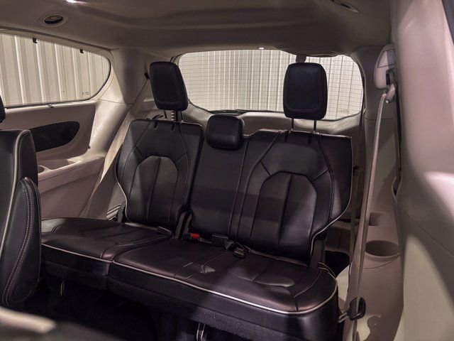 Used 2024 Chrysler Pacifica Limited image 24