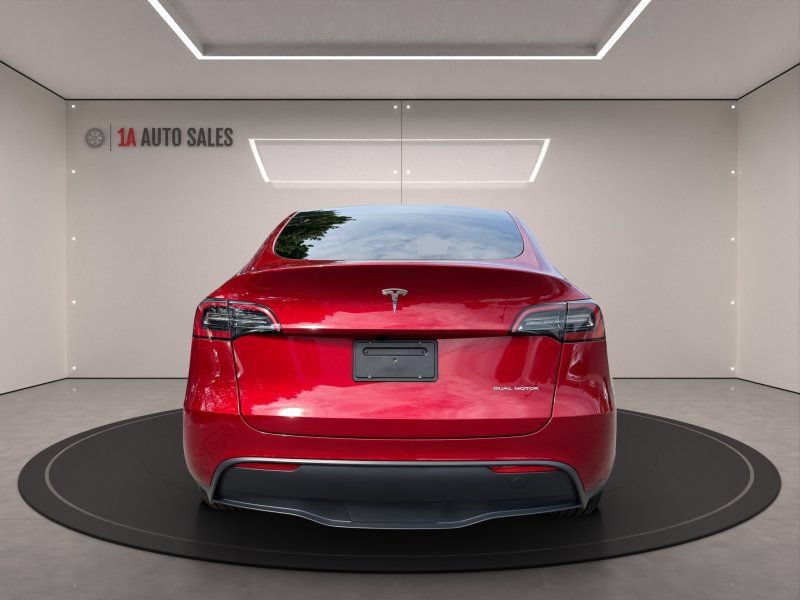 Used 2024 Tesla Model Y Long Range AWD/4WD image 4