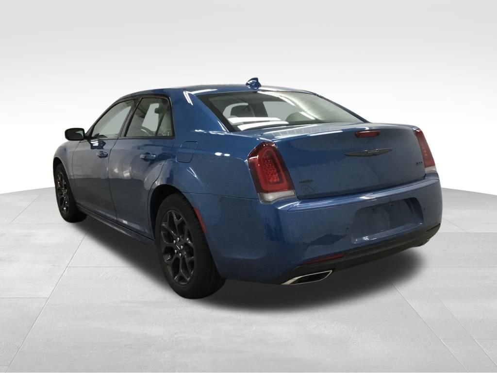 Used 2022 Chrysler 300 Touring L w/ Comfort Group AWD/4WD image 13