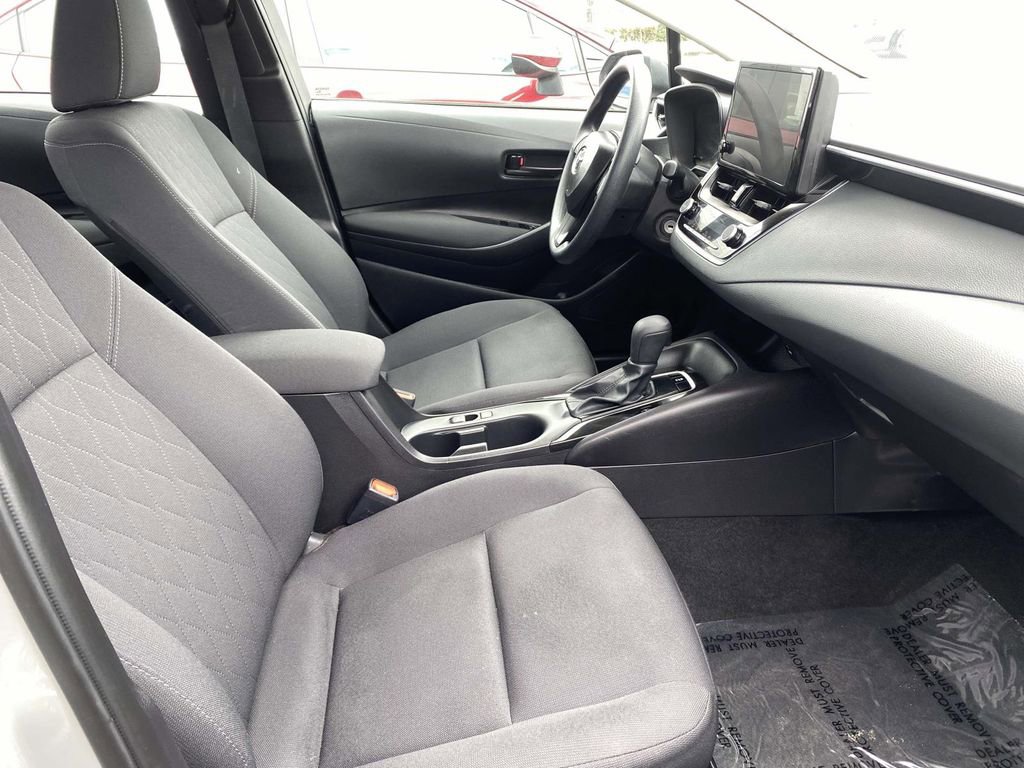 Used 2025 Toyota Corolla LE image 43