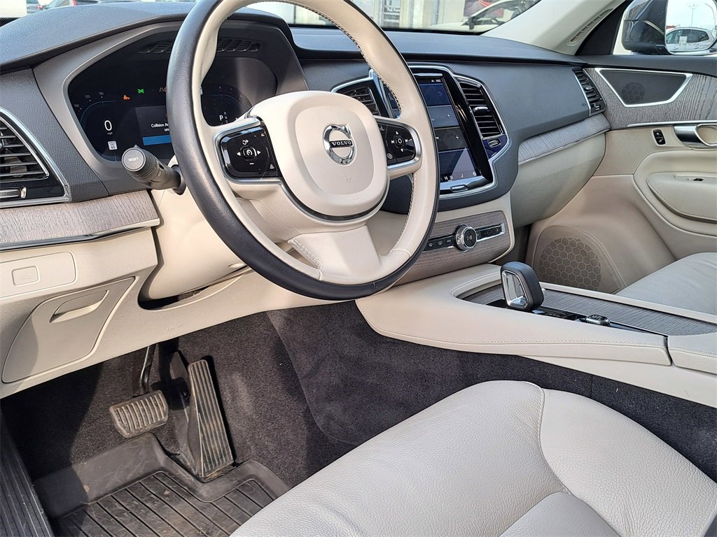 Used 2024 Volvo XC90 B5 Plus w/ Protection Package image 5