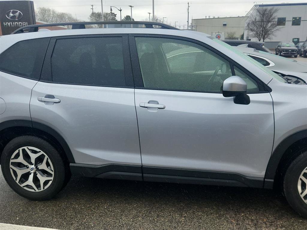 Used 2023 Subaru Forester Premium w/ Popular Package #2 AWD/4WD image 3