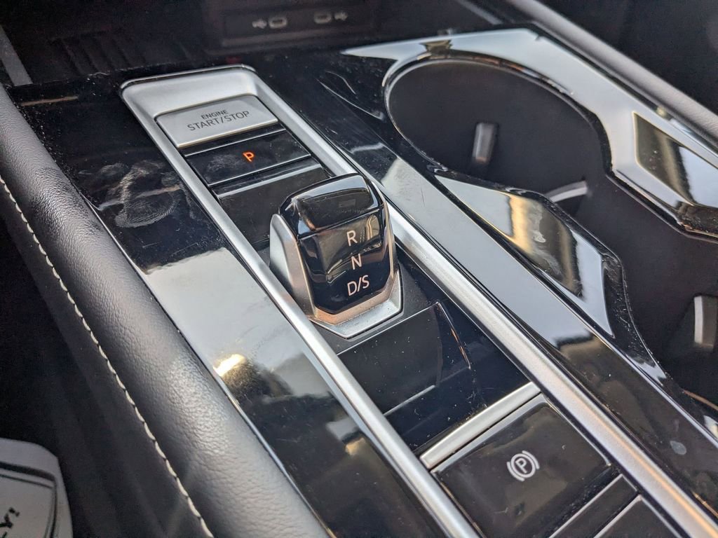 Used 2025 Volkswagen Atlas SE image 18