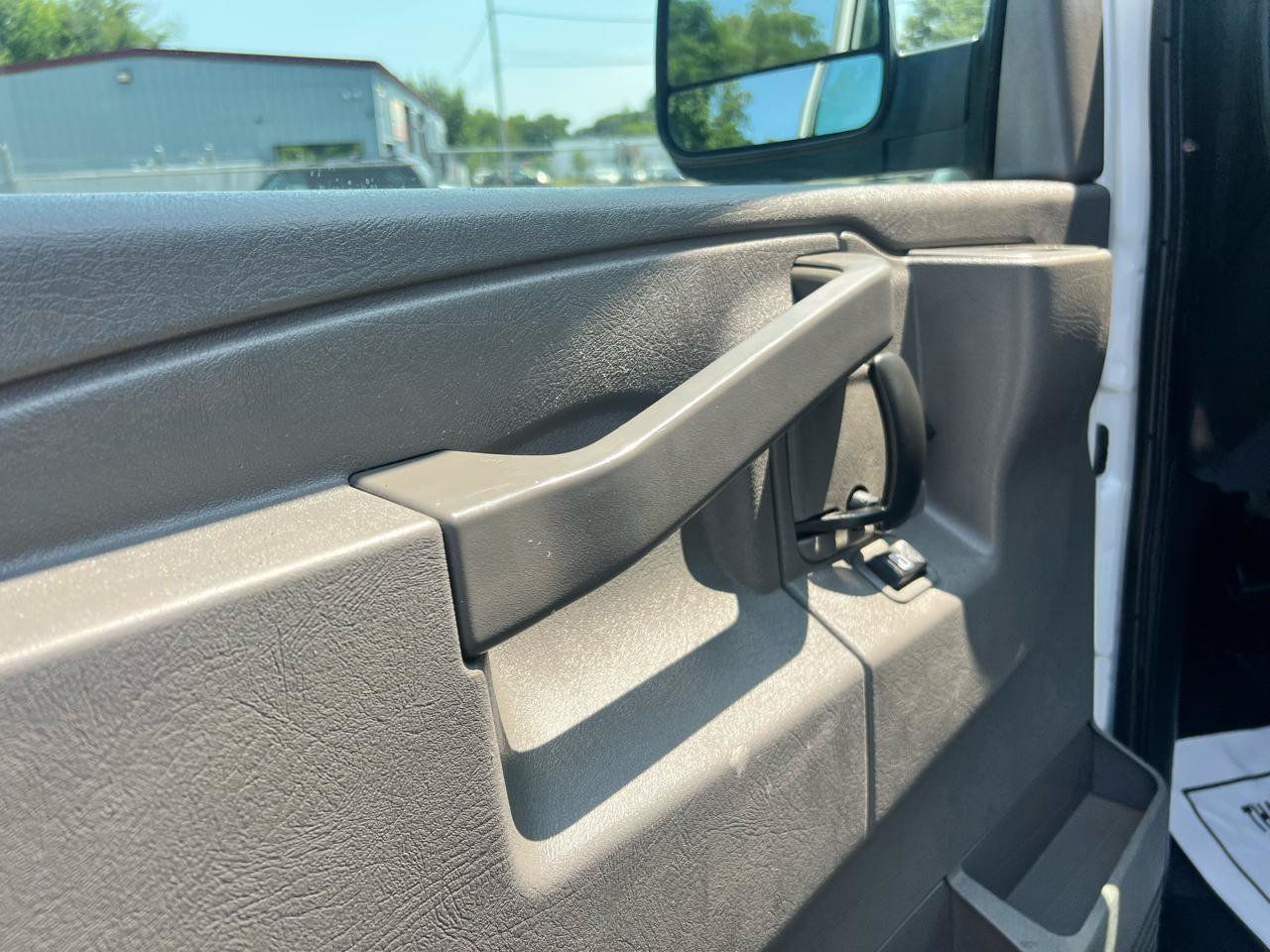Used 2017 Chevrolet Express 2500 RWD image 9