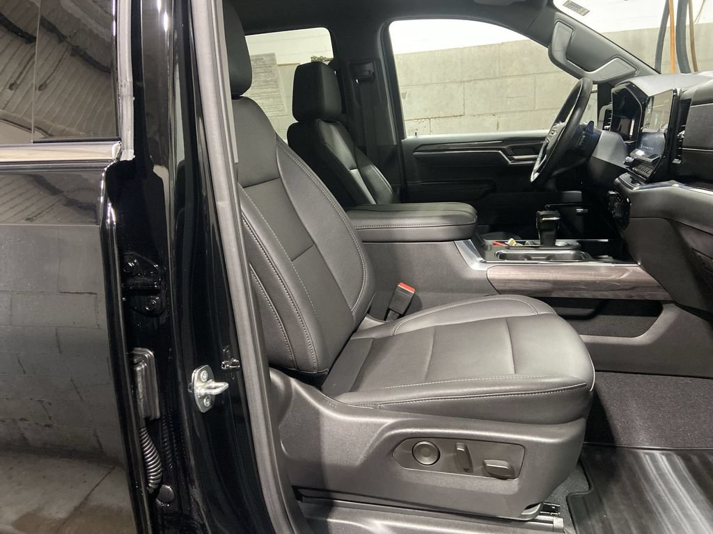 Certified 2024 Chevrolet Silverado 1500 LTZ w/ LTZ Premium Package AWD/4WD image 29