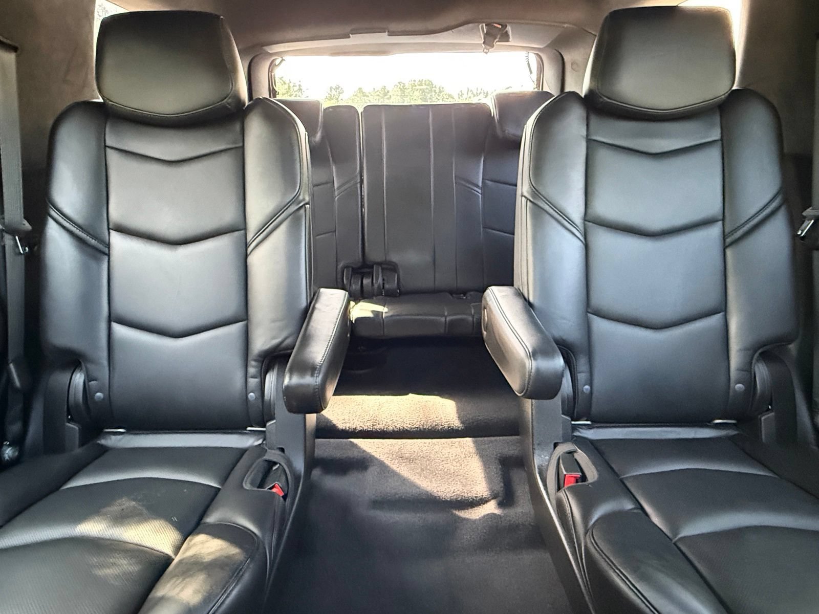 Used 2019 Cadillac Escalade Platinum RWD image 41