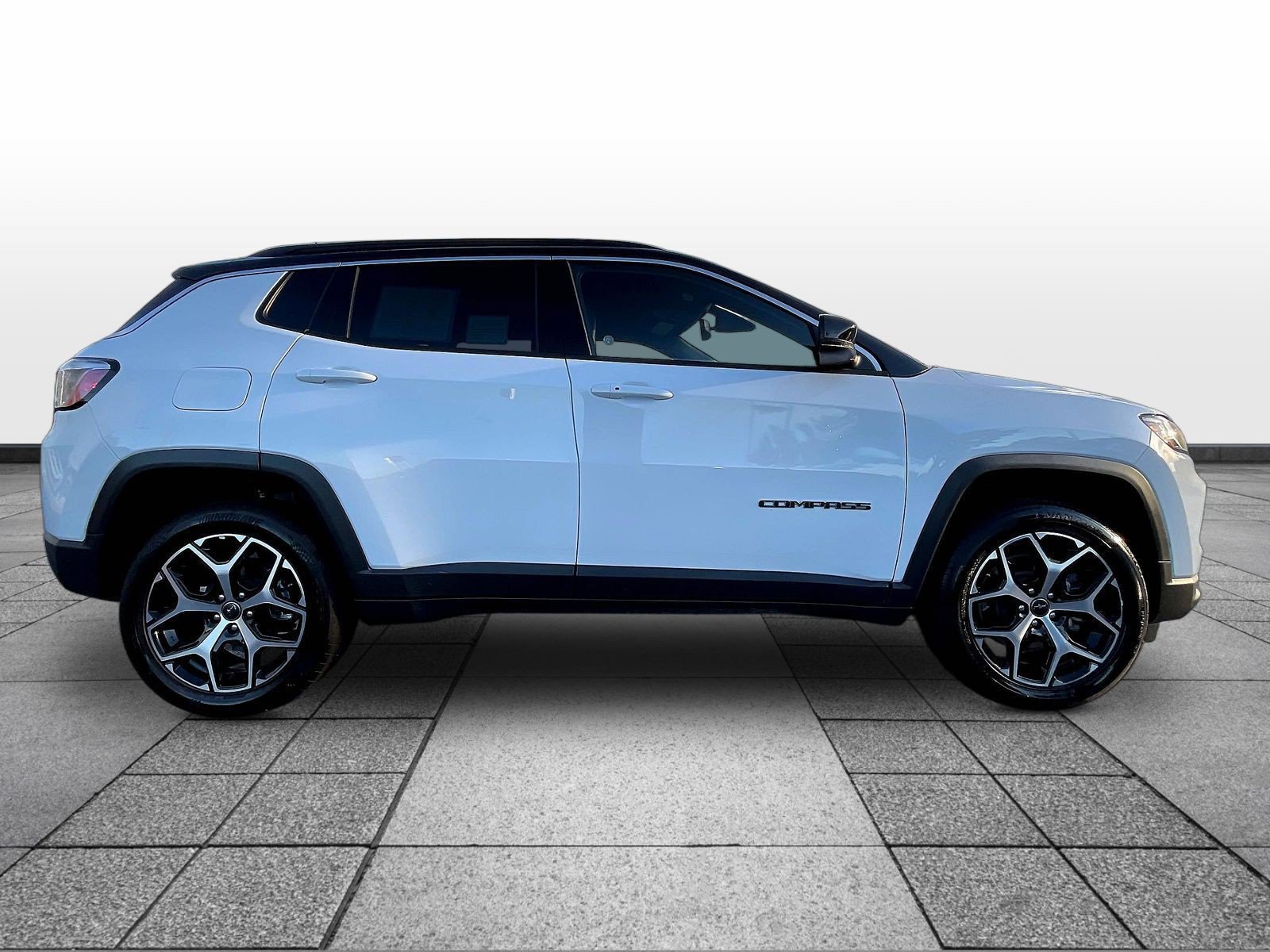 Used 2025 Jeep Compass Limited AWD/4WD image 4