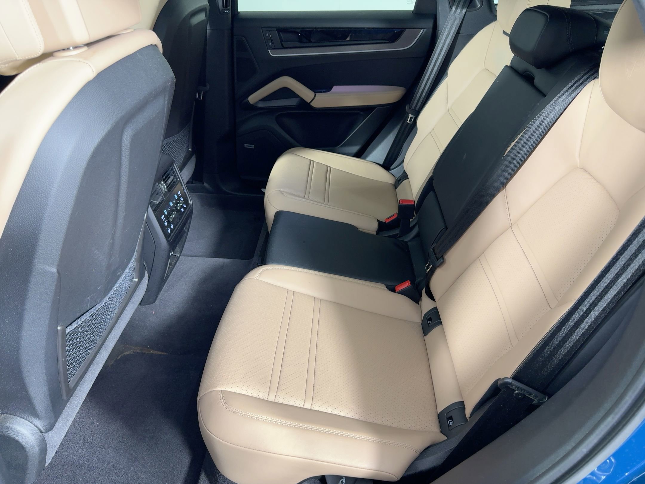 Certified 2025 Porsche Cayenne Coupe w/ Premium Package Plus image 15