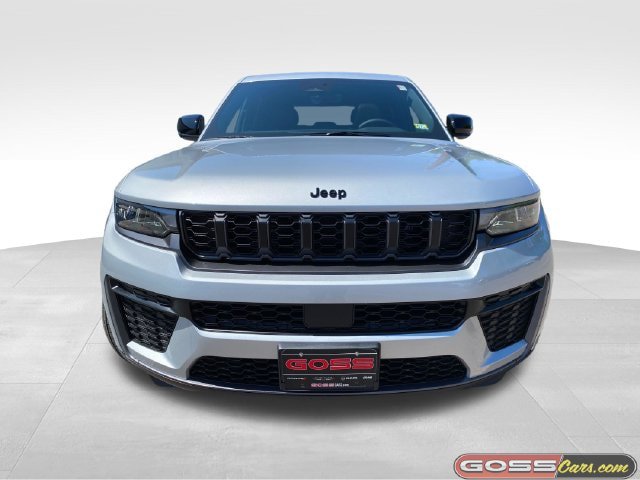 New 2026 Jeep Grand Cherokee Altitude AWD/4WD image 2