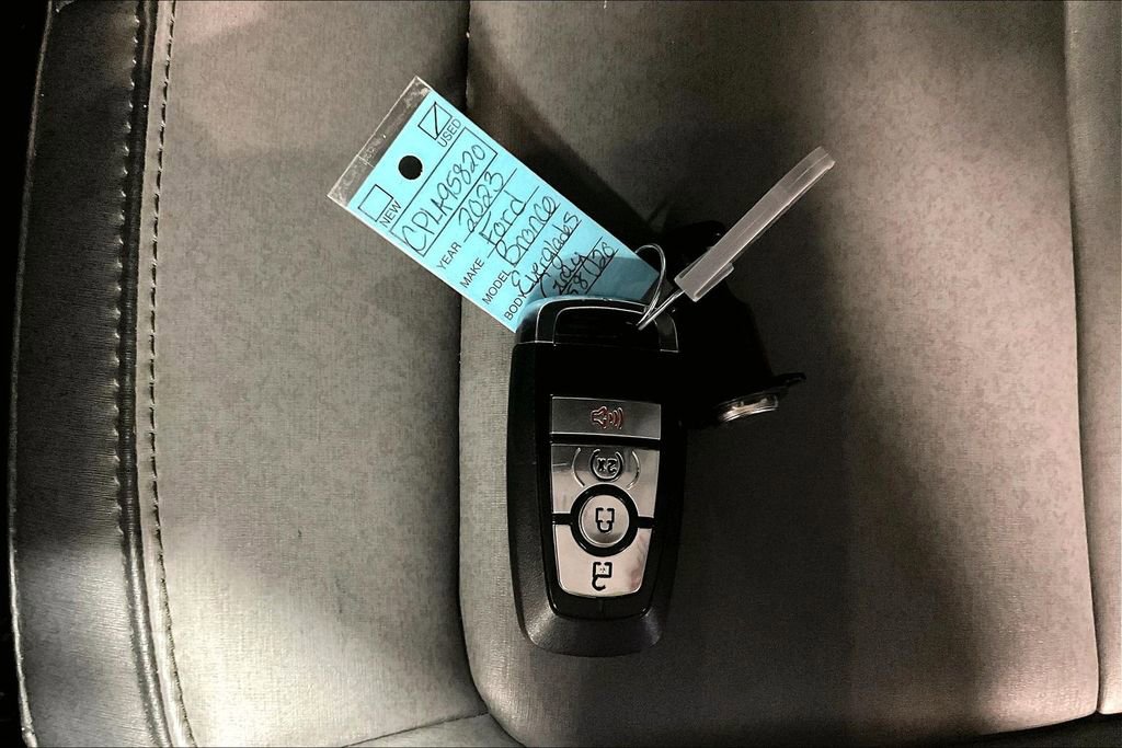 Used 2023 Ford Bronco Everglades image 13