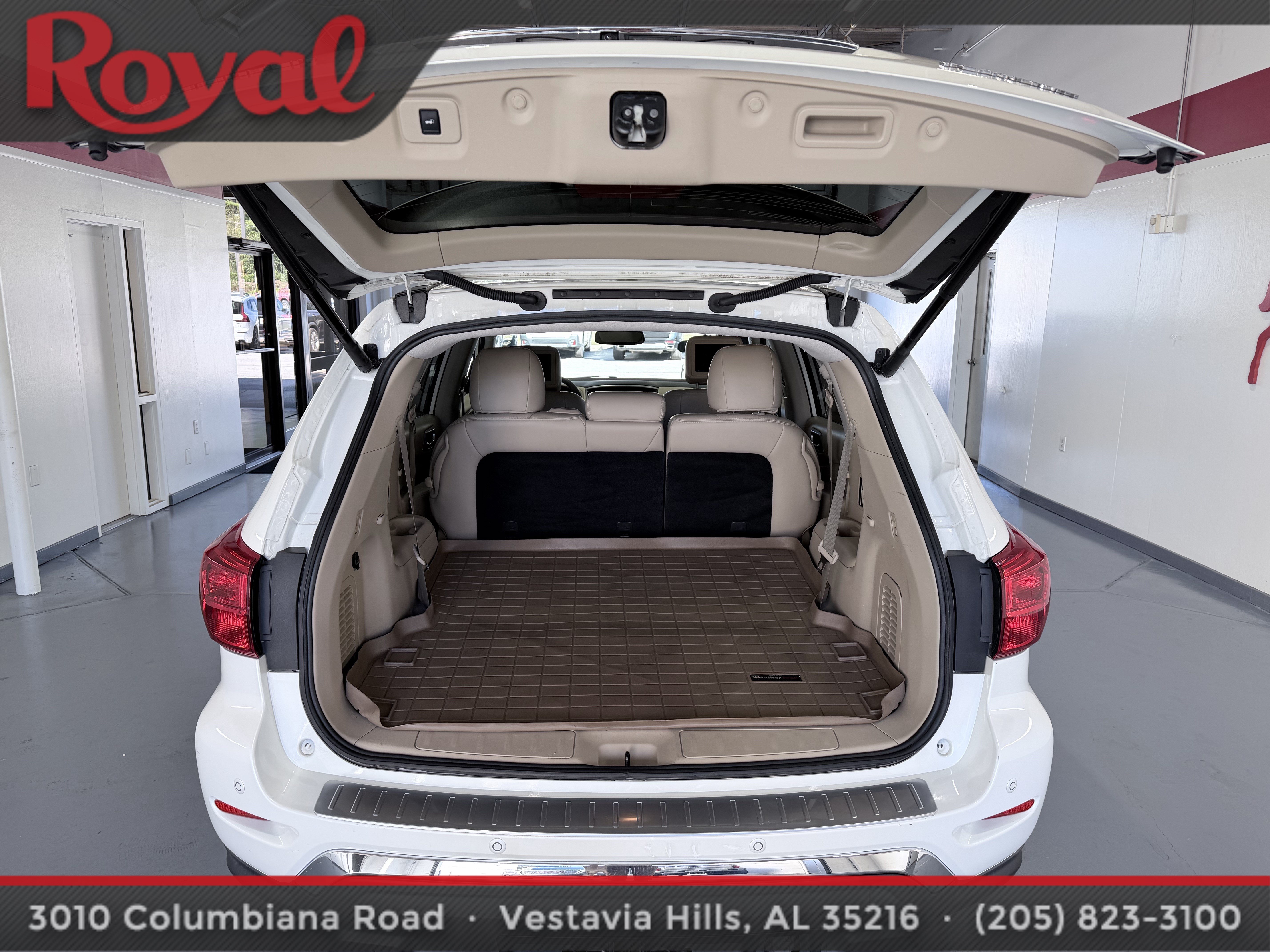 Used 2017 Nissan Pathfinder Platinum w/ Family Entertainment Package FWD image 8
