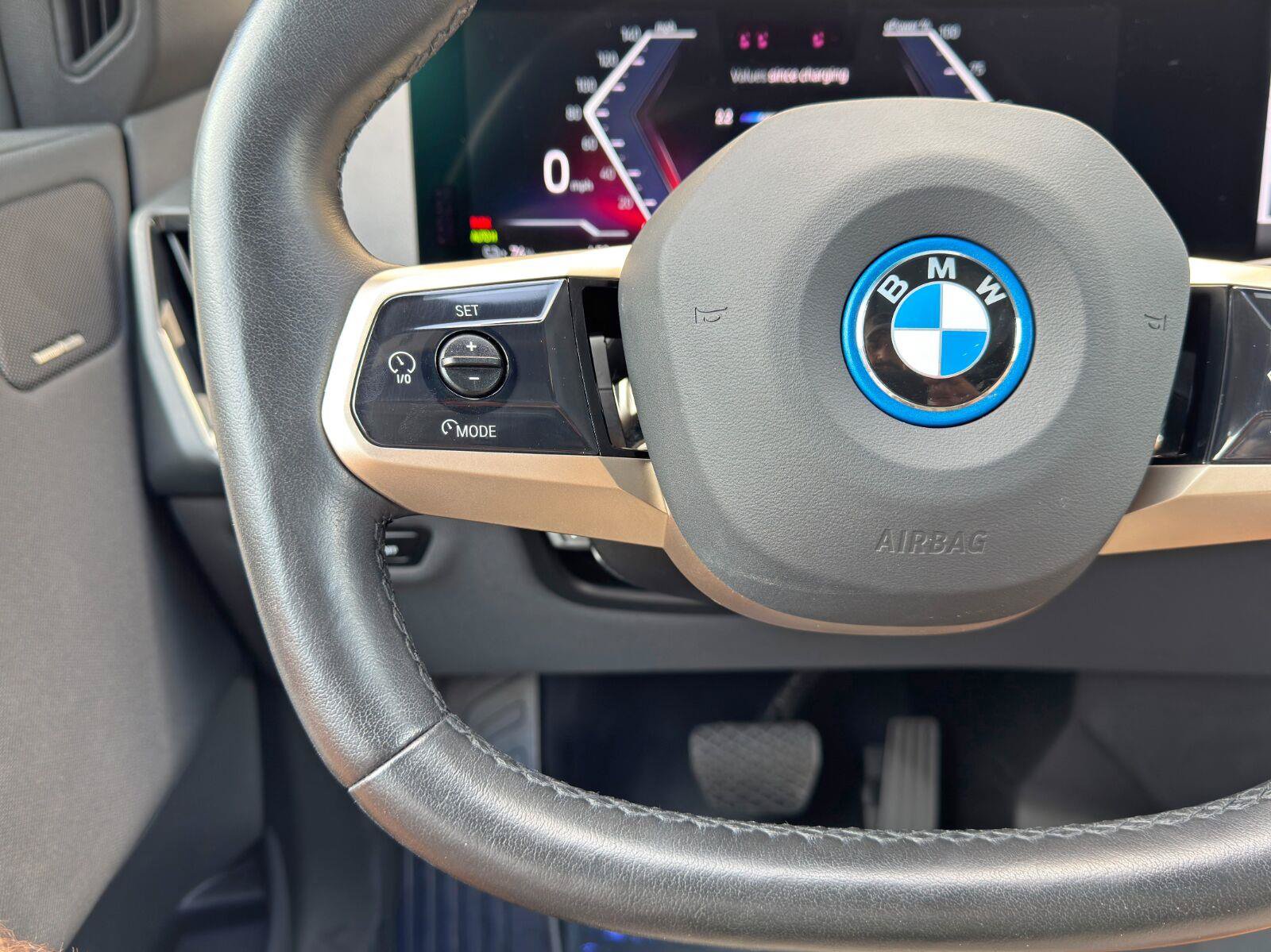 Used 2022 BMW iX xDrive50 w/ Sport Package AWD/4WD image 20