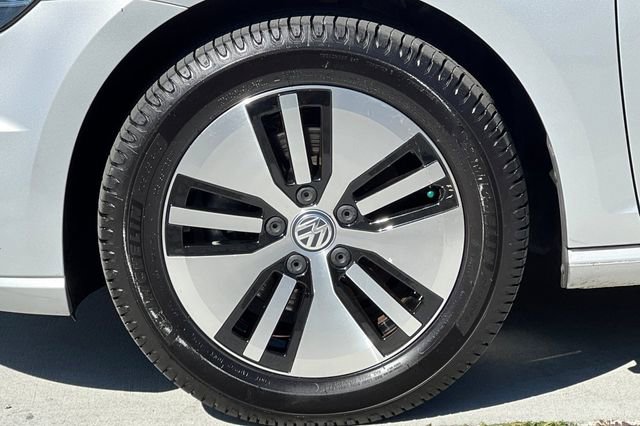 Used 2019 Volkswagen e-Golf SE image 32