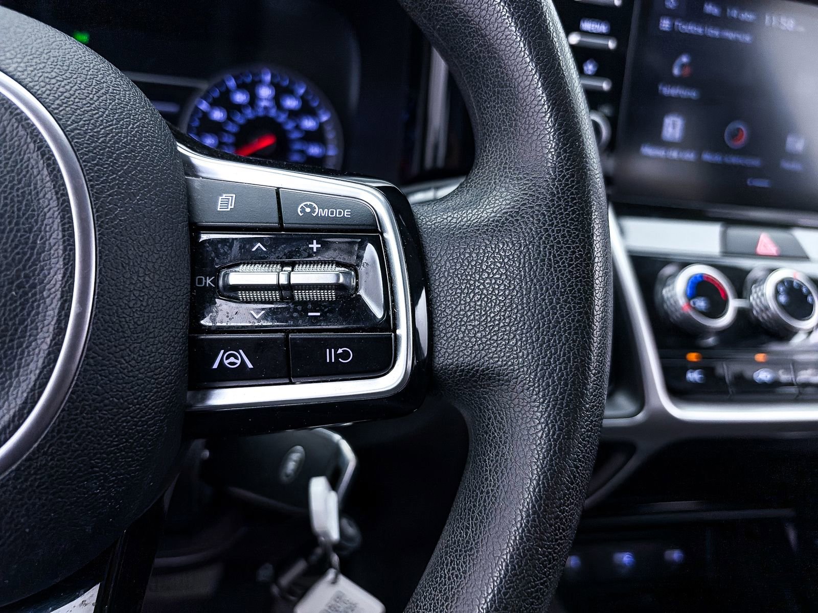 Used 2021 Kia Sorento LX image 24