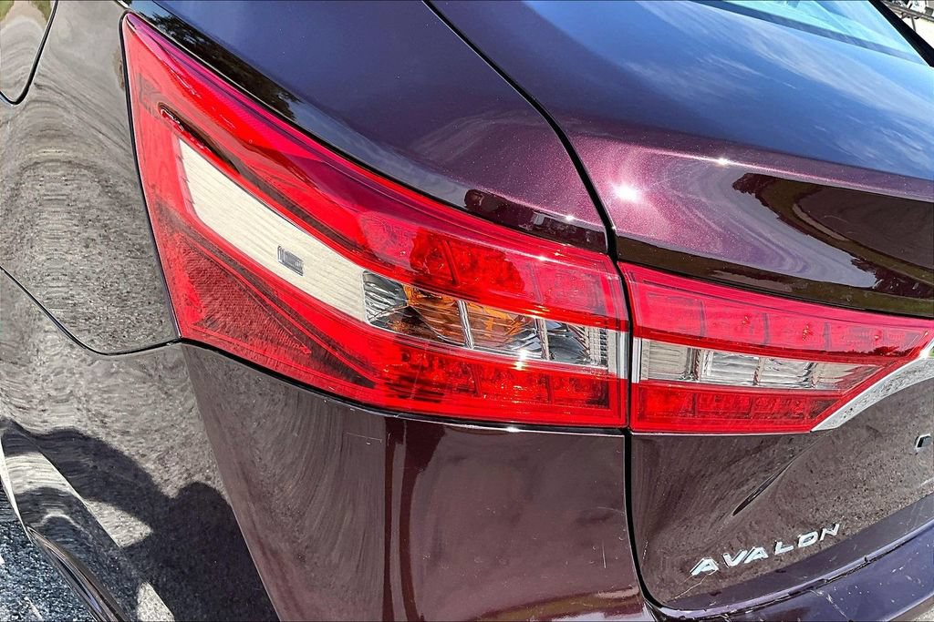 Used 2017 Toyota Avalon Limited w/ Carpet Mat Package FWD image 27