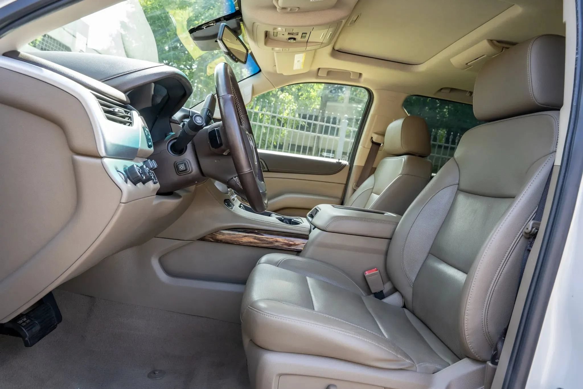 Used 2020 GMC Yukon SLT w/ Premium Edition AWD/4WD image 11