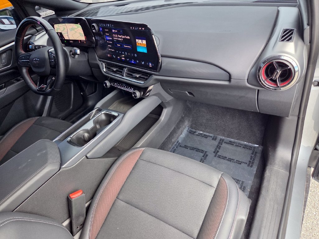 Certified 2024 Chevrolet Equinox EV RS FWD image 17
