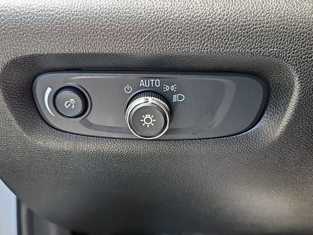 Used 2022 Chevrolet Traverse Premier FWD image 19