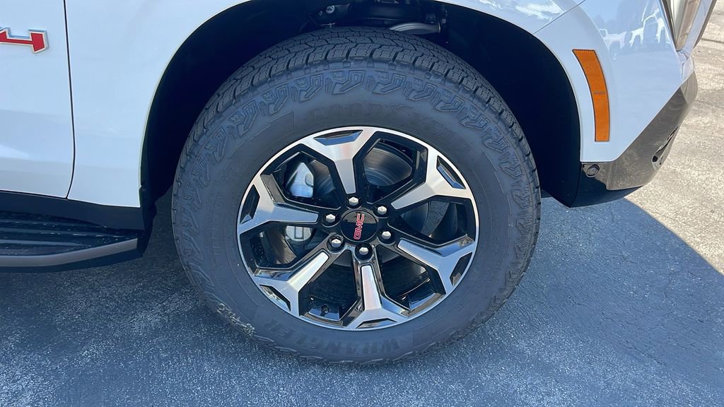 New 2026 GMC Yukon XL AT4 AWD/4WD image 9