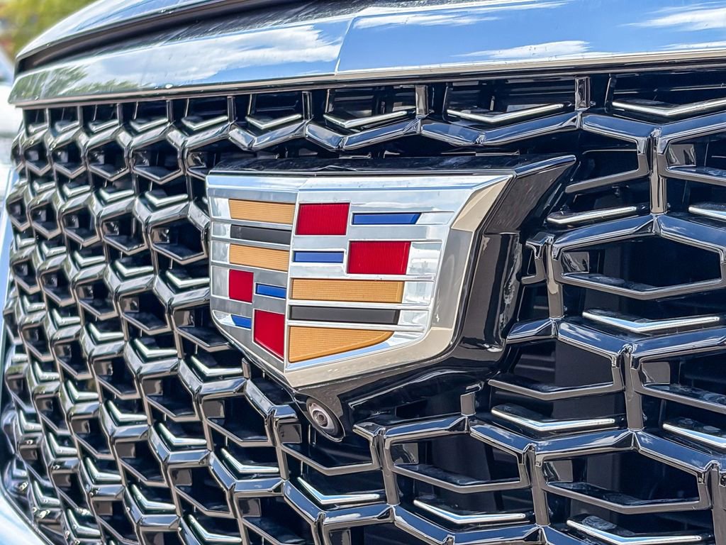 Used 2025 Cadillac XT4 Premium Luxury w/ Cold Weather Package AWD/4WD image 14