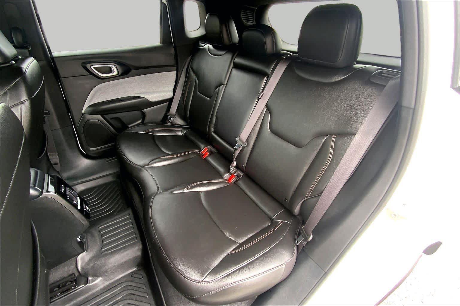 Used 2024 Jeep Compass Latitude AWD/4WD image 21
