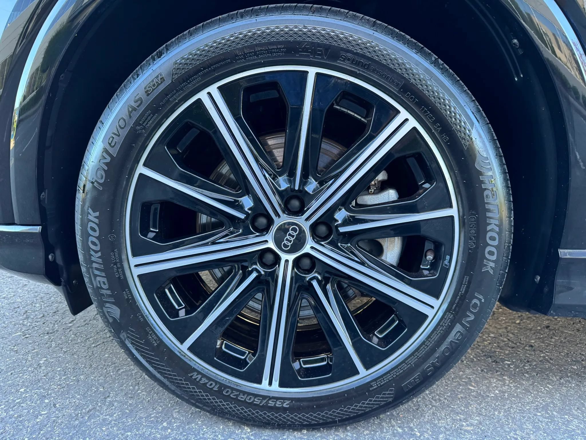 Used 2022 Audi Q4 e-tron Premium Plus w/ Premium Plus AWD/4WD image 21