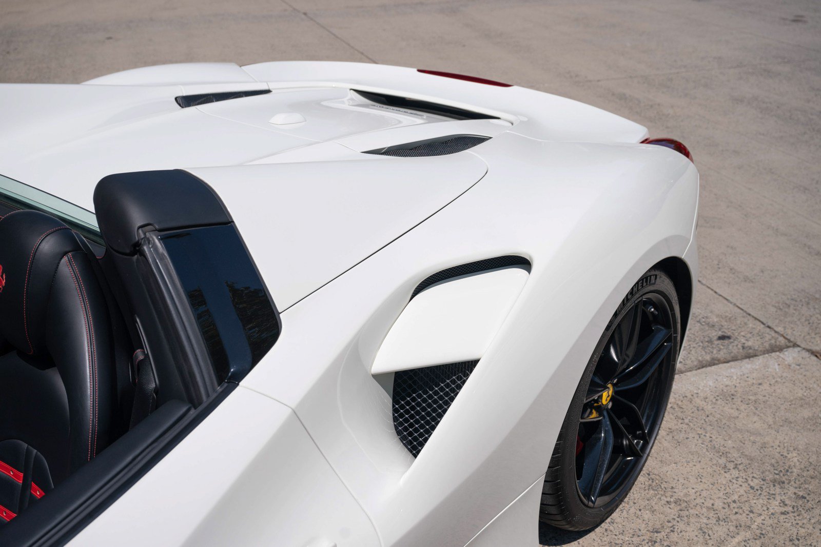 Used 2018 Ferrari 488 Spider RWD image 17
