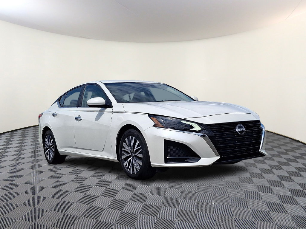 Used 2023 Nissan Altima 2.5 SV