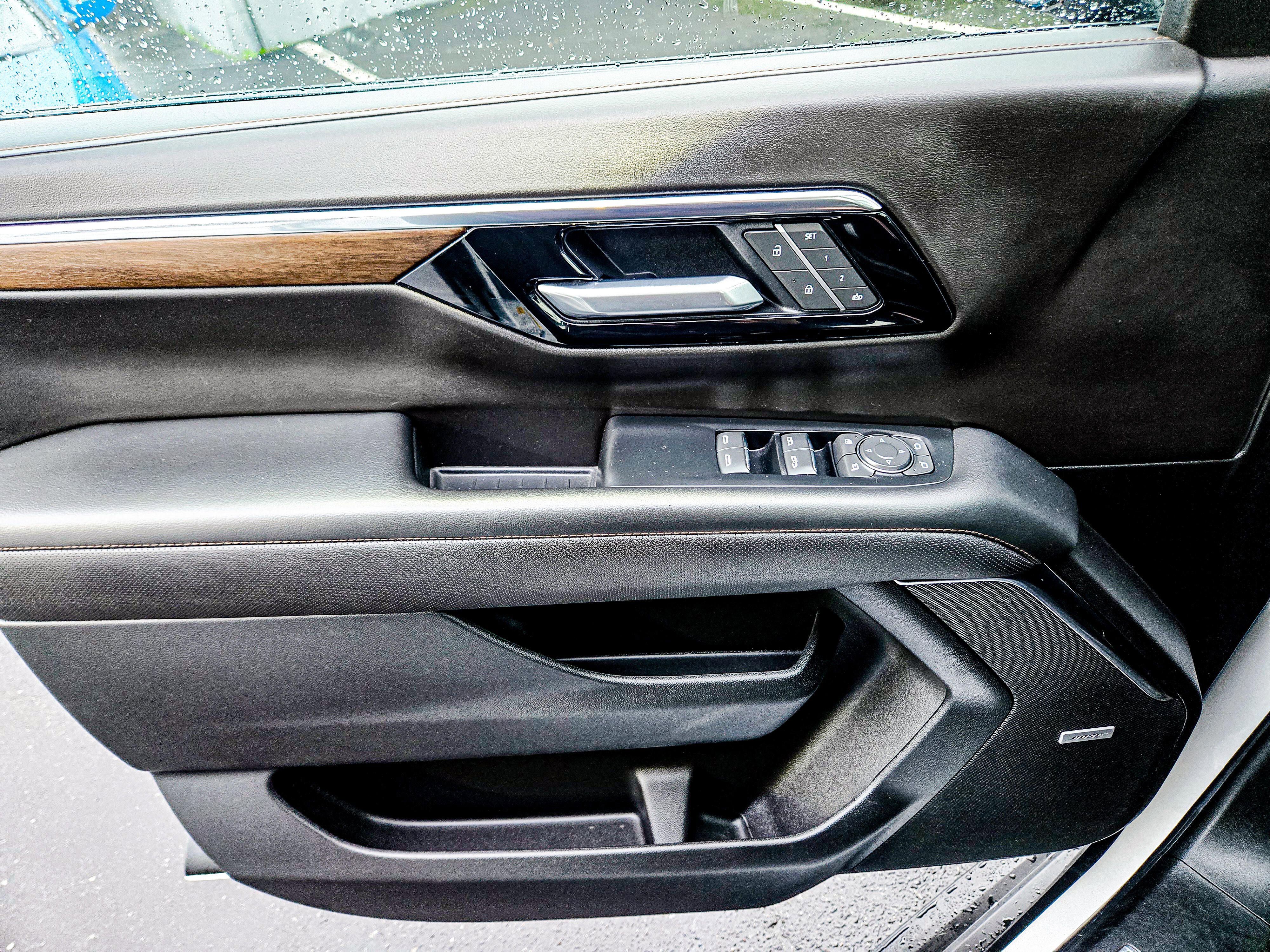 Used 2025 Chevrolet Suburban High Country image 22