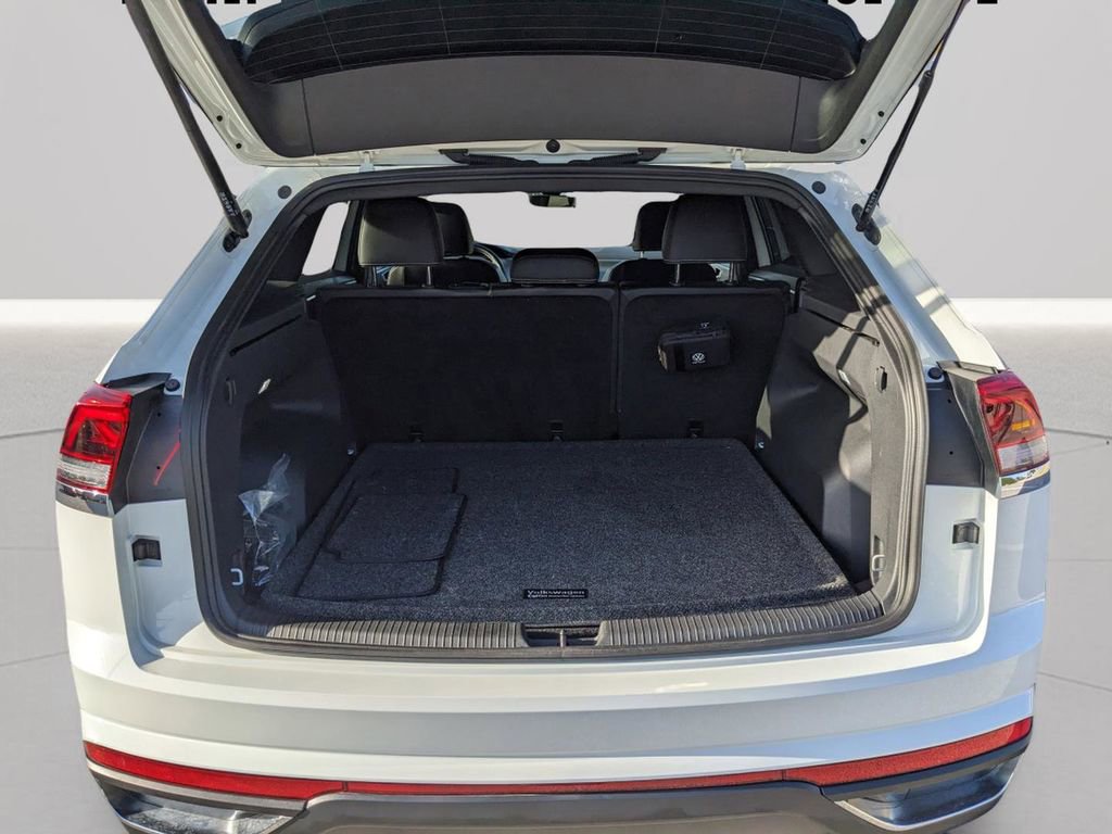 Certified 2025 Volkswagen Atlas Cross Sport SE FWD image 11