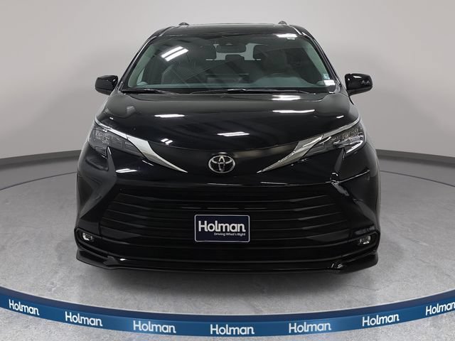Certified 2026 Toyota Sienna XLE FWD image 2