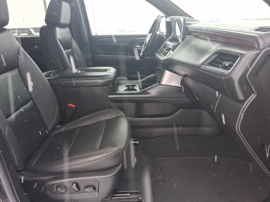 Used 2023 Chevrolet Suburban LT image 16