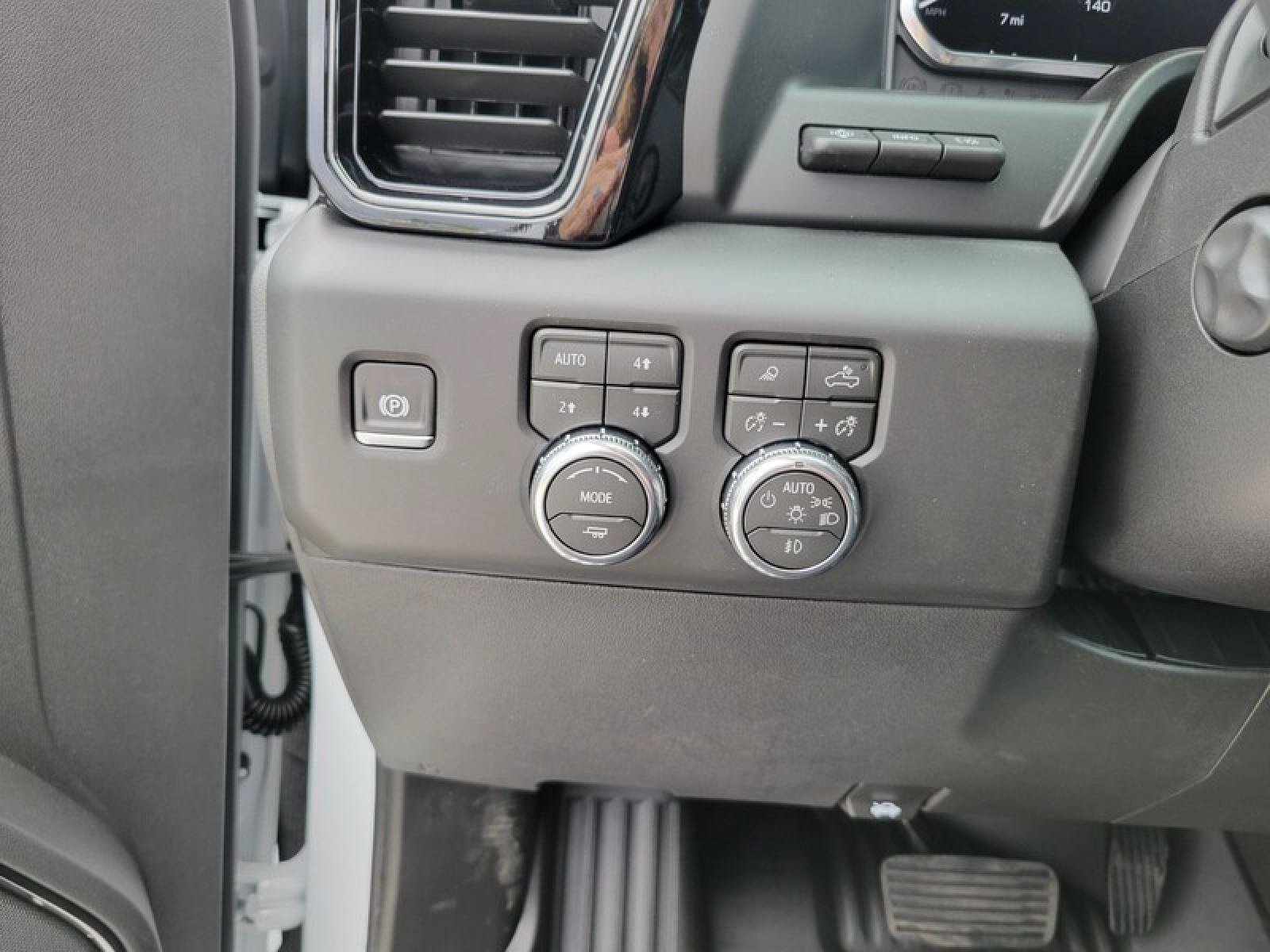 New 2026 GMC Sierra 1500 AT4 w/ AT4 Premium Package AWD/4WD image 14