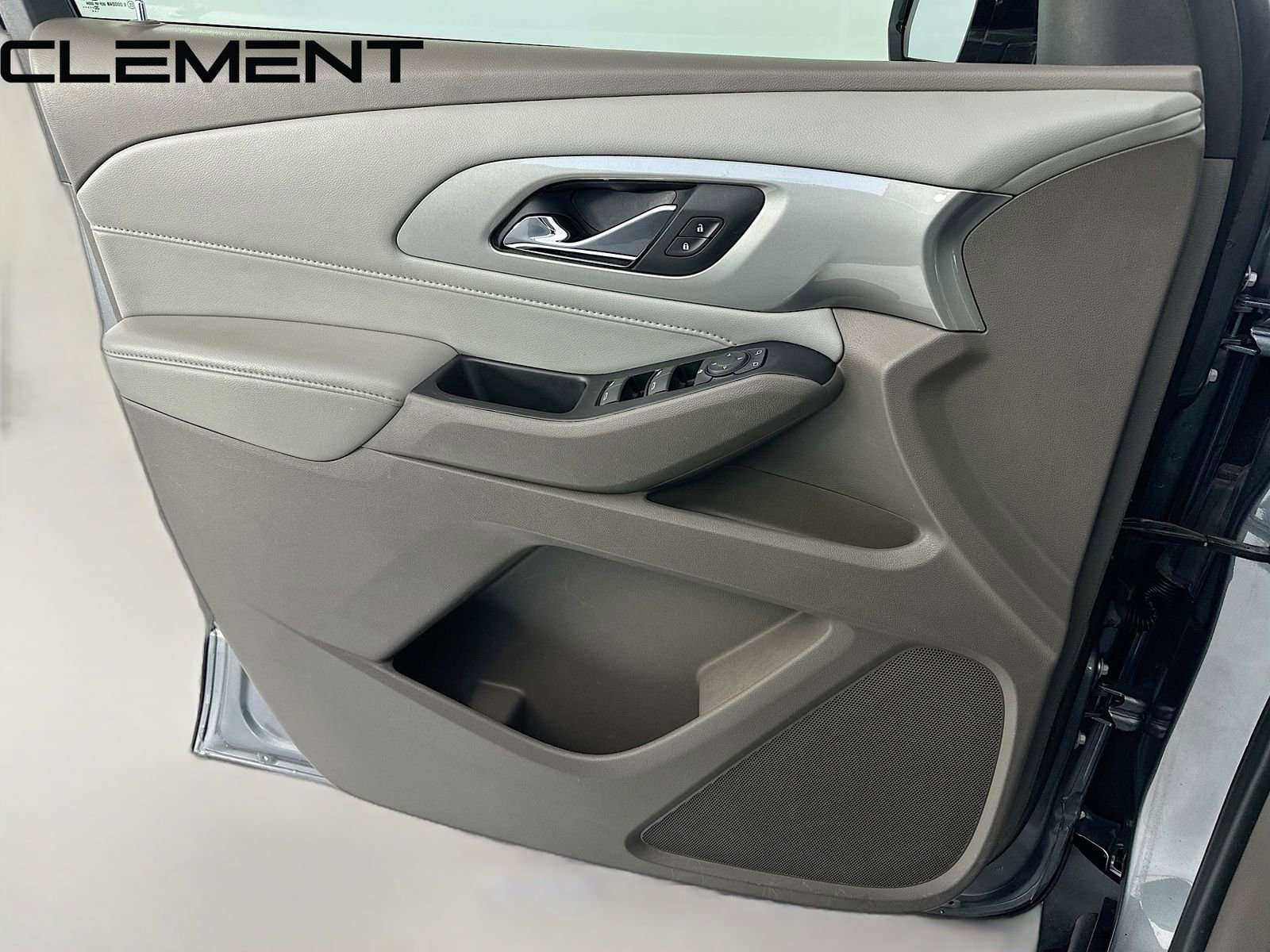 Used 2020 Chevrolet Traverse LT image 25