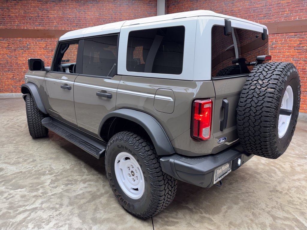 New 2026 Ford Bronco Heritage Edition AWD/4WD image 2