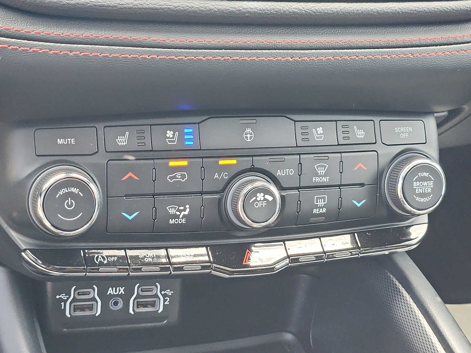 Used 2024 Dodge Durango GT AWD/4WD image 16