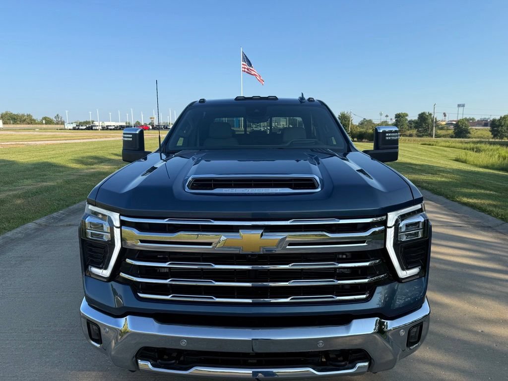 Used 2025 Chevrolet Silverado 2500 LTZ w/ LTZ Convenience Package AWD/4WD image 13