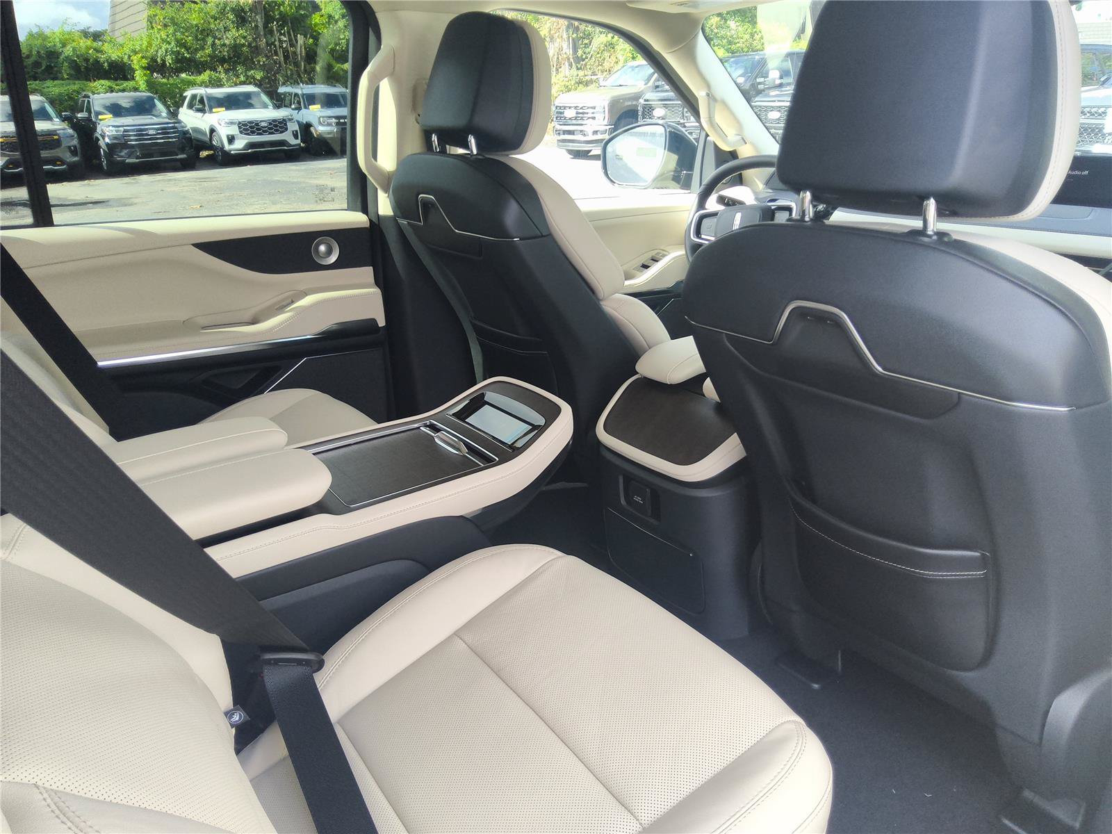 New 2027 Lincoln Navigator Reserve AWD/4WD image 32