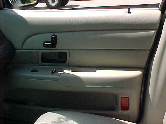 Used 2007 Ford Crown Victoria LX RWD image 30