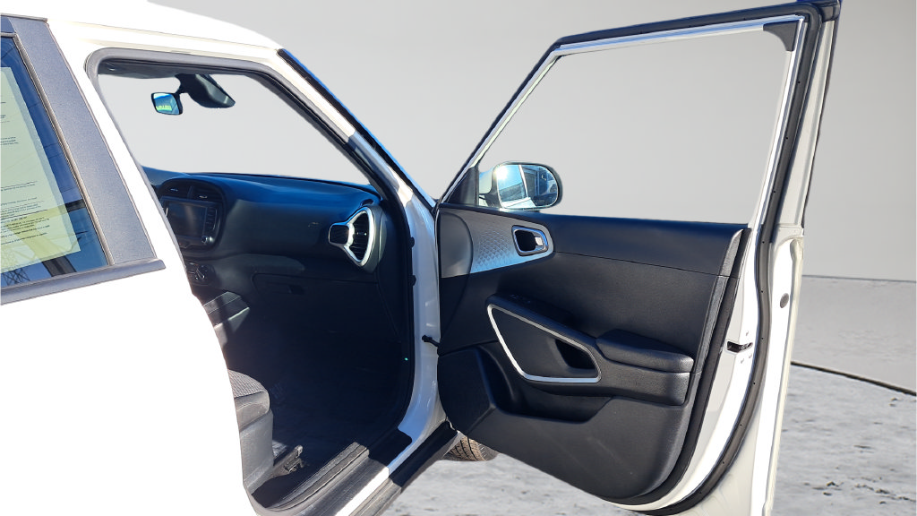Used 2023 Kia Soul LX w/ LX Technology Package FWD image 15
